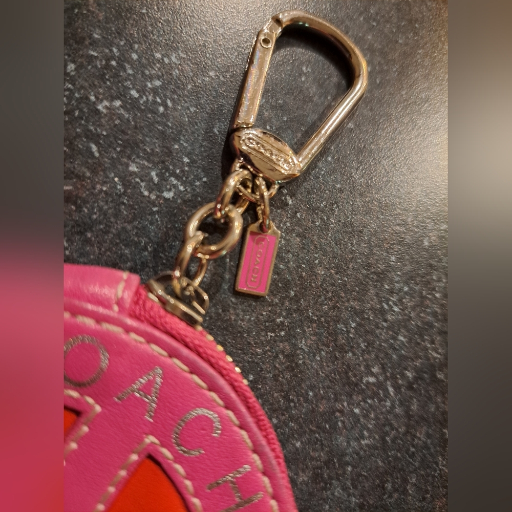 Coach Peace Sign Coin Purse/Bag Charm/Keychain NWOT - Picture 3 of 4